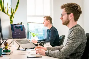 Comparison of OnlyFans chatter jobs with other remote work opportunities